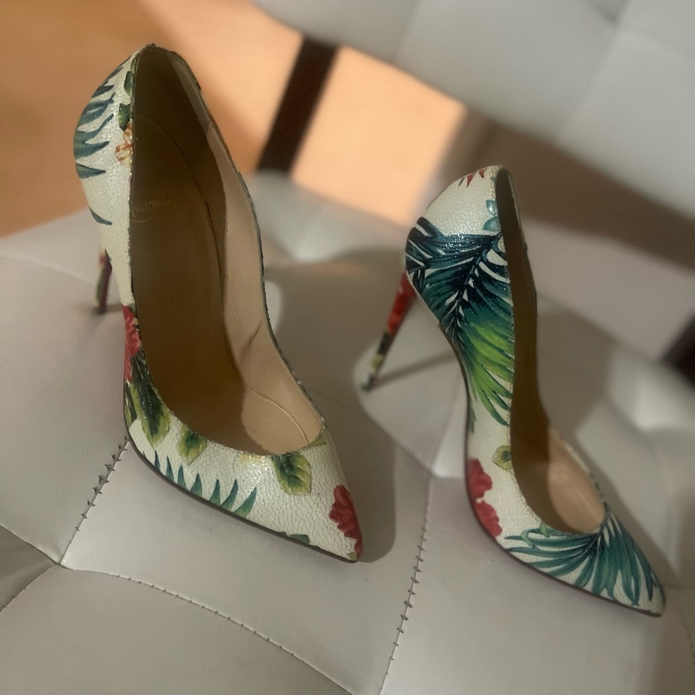 Christian Louboutin So Kate Hawaii 37.5